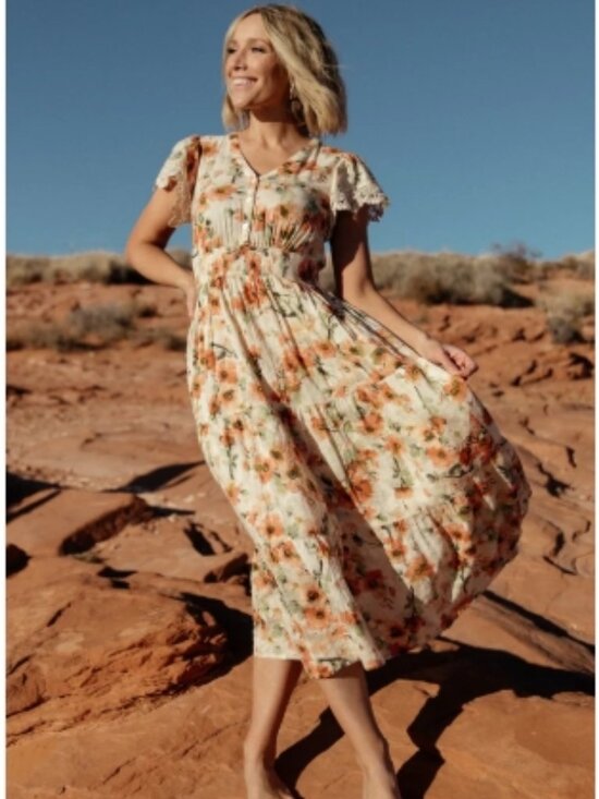 Baltic Born Dresses & Skirts - Like New! BALTIC BORN Aliyah Midi Dress Coral Floral in Size S